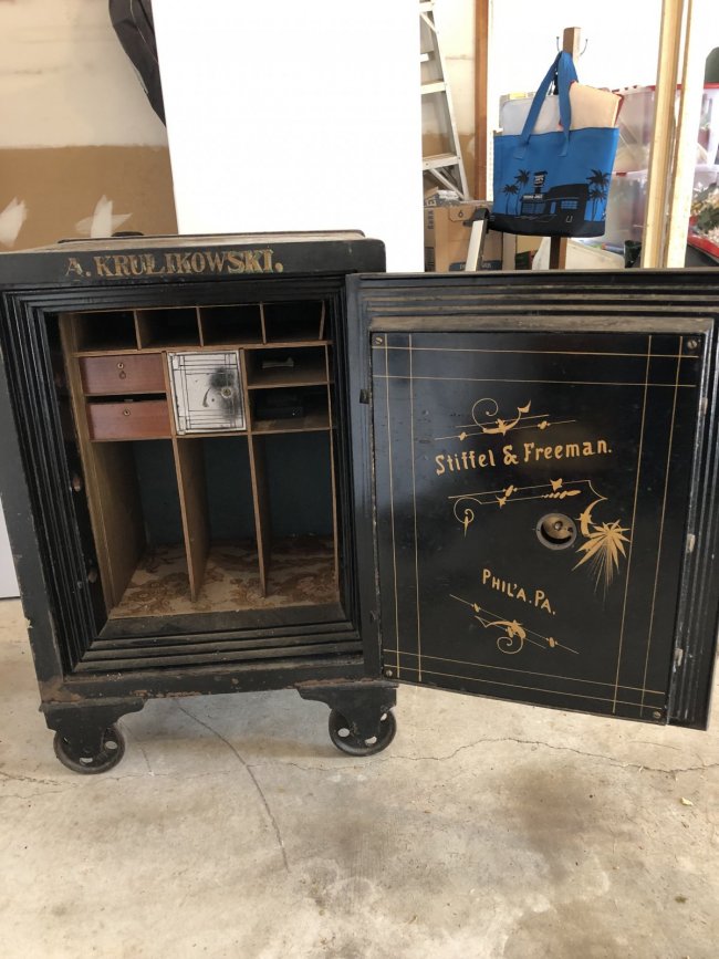 Free to good home:  Antique safe--You Haul