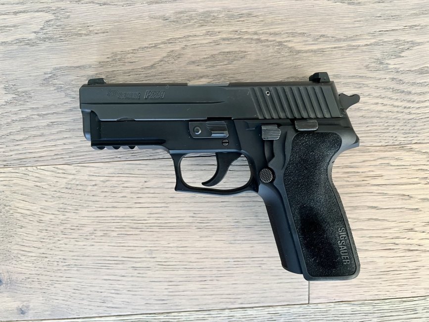 Sig Sauer P229 Like New with 4x Magazines